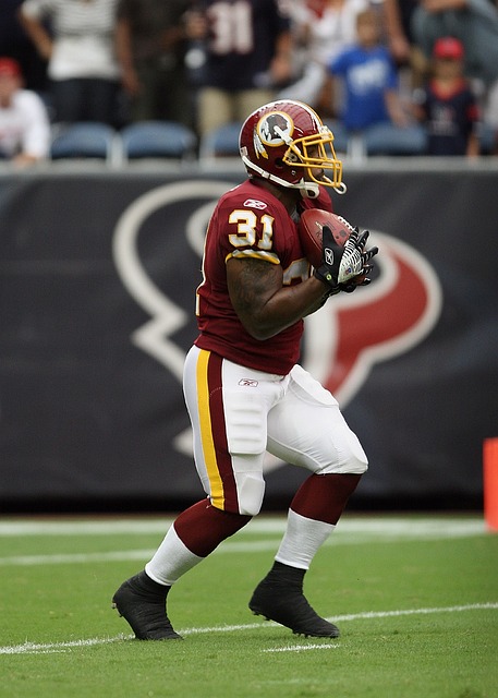 NBA激烈冲突！活塞悍将暴力驱逐，湖人澄清错误指责.